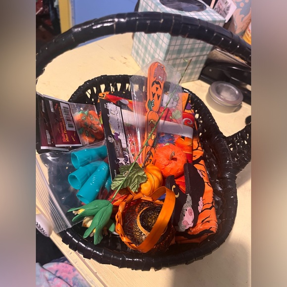 Vintage Halloween Basket craft supplies LOT - Picture 2 of 16